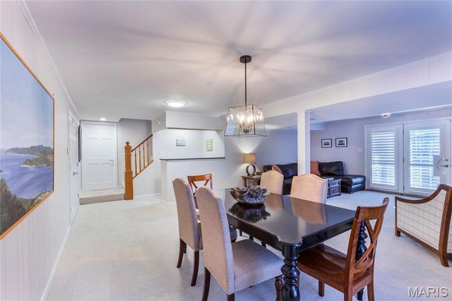745 Haw Thicket Lane, St Louis, MO 63131