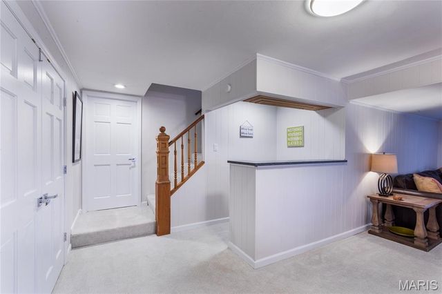 745 Haw Thicket Lane, St Louis, MO 63131