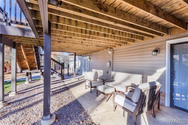 745 Haw Thicket Lane, St Louis, MO 63131