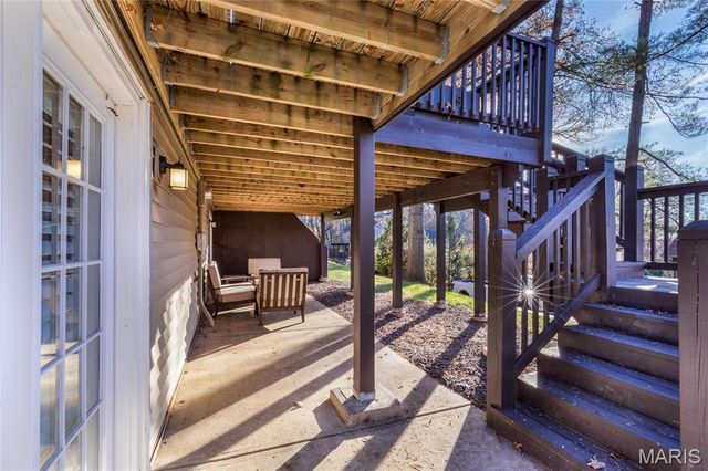 745 Haw Thicket Lane, St Louis, MO 63131