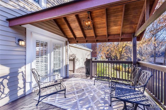 745 Haw Thicket Lane, St Louis, MO 63131