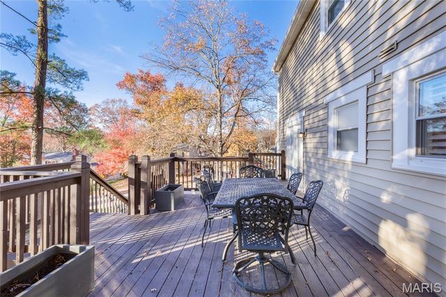 745 Haw Thicket Lane, St Louis, MO 63131