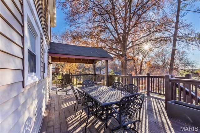 745 Haw Thicket Lane, St Louis, MO 63131