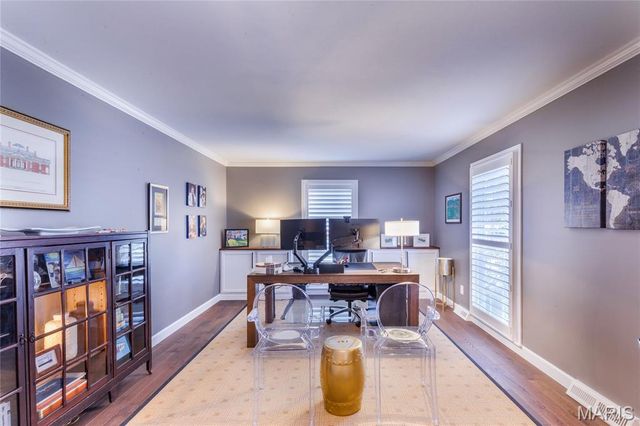 745 Haw Thicket Lane, St Louis, MO 63131