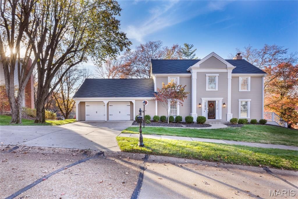 745 Haw Thicket Lane, St Louis, MO 63131