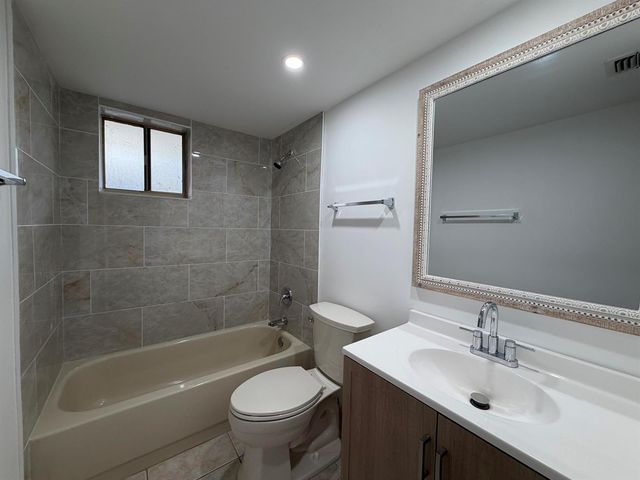 5220 Las Verdes Circle 317, Delray Beach, FL 33484