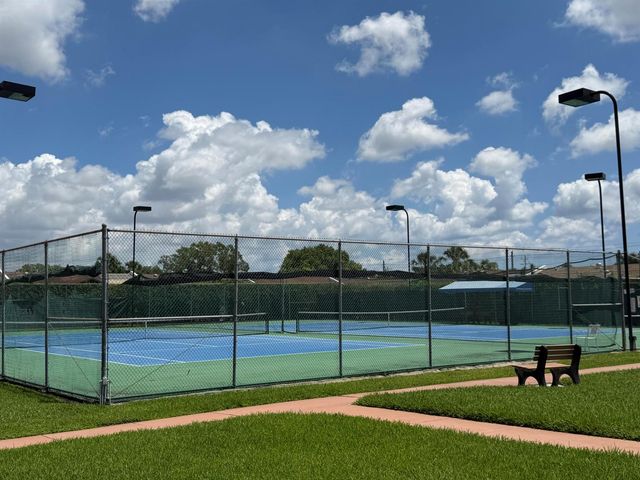 5220 Las Verdes Circle 317, Delray Beach, FL 33484