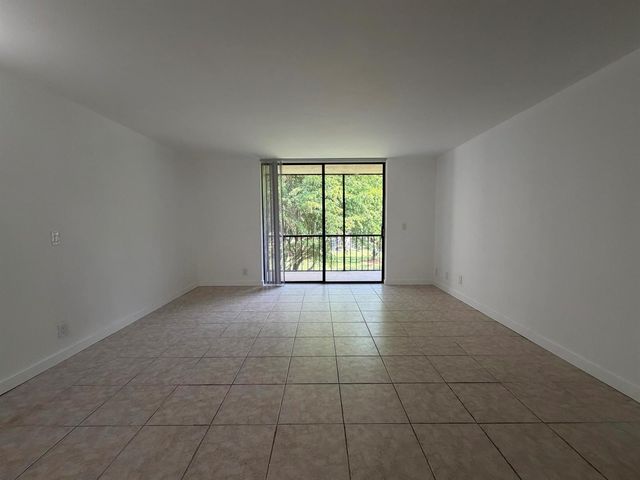 5220 Las Verdes Circle 317, Delray Beach, FL 33484