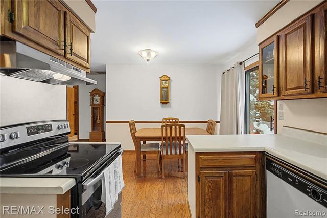 2492 W Maple Avenue, Flint, MI 48507