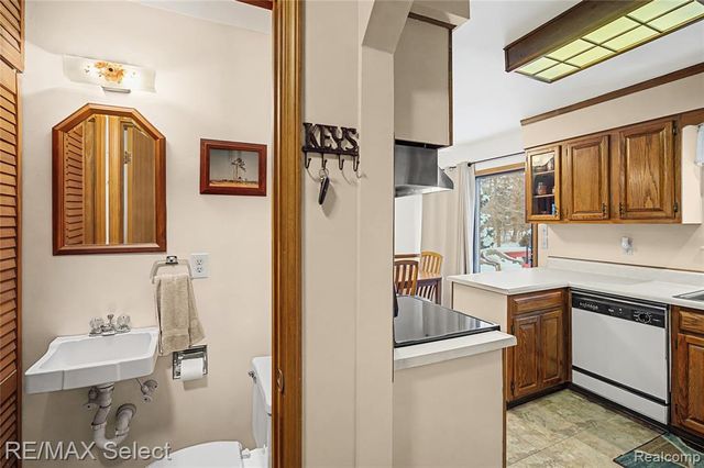 2492 W Maple Avenue, Flint, MI 48507