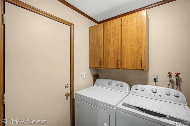 2492 W Maple Avenue, Flint, MI 48507