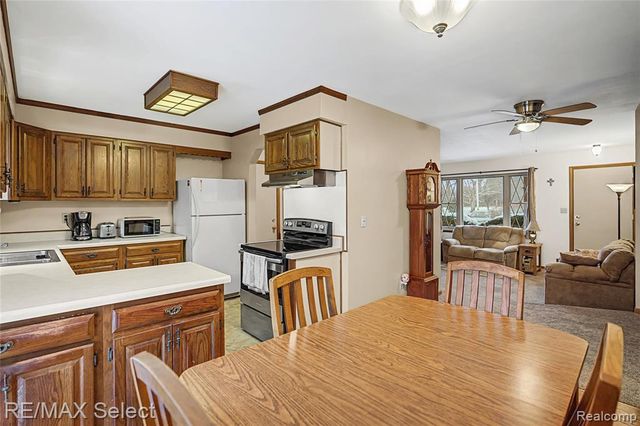 2492 W Maple Avenue, Flint, MI 48507