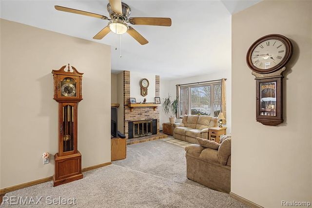 2492 W Maple Avenue, Flint, MI 48507