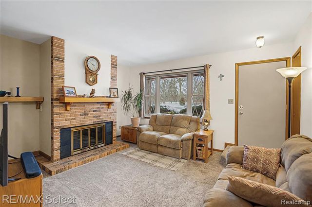 2492 W Maple Avenue, Flint, MI 48507