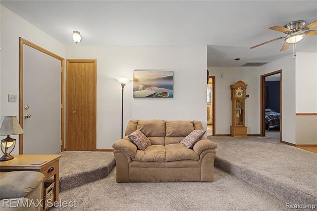 2492 W Maple Avenue, Flint, MI 48507