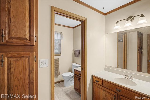 2492 W Maple Avenue, Flint, MI 48507