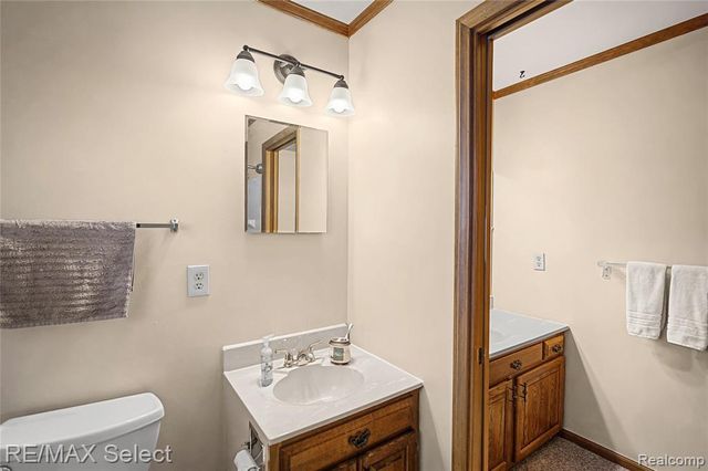 2492 W Maple Avenue, Flint, MI 48507