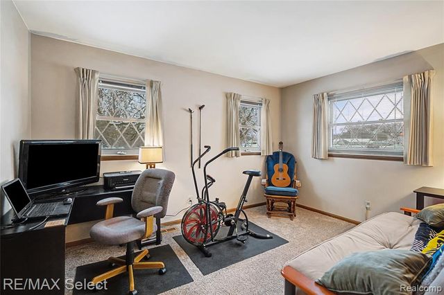 2492 W Maple Avenue, Flint, MI 48507