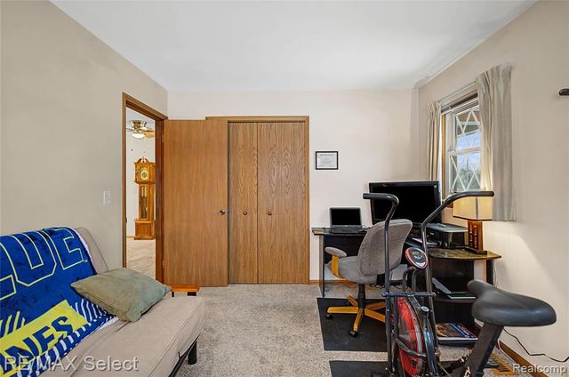 2492 W Maple Avenue, Flint, MI 48507