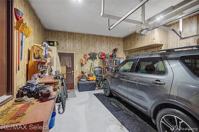 2492 W Maple Avenue, Flint, MI 48507