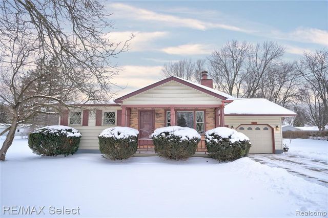 2492 W Maple Avenue, Flint, MI 48507