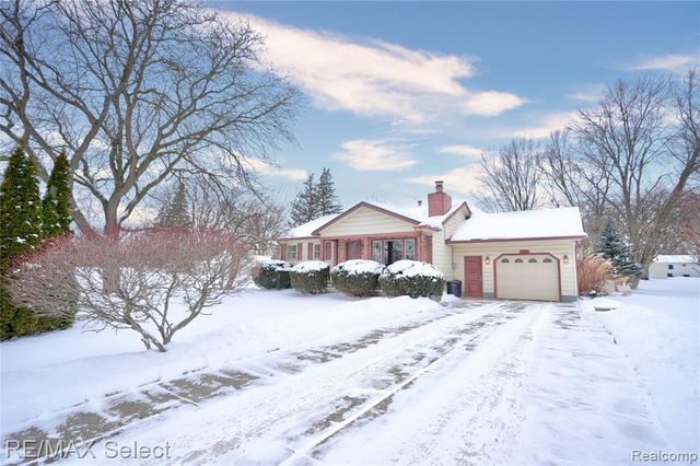 2492 W Maple Avenue, Flint, MI 48507