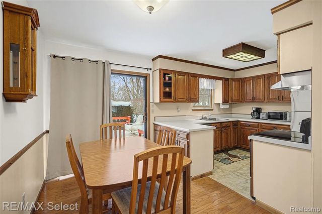 2492 W Maple Avenue, Flint, MI 48507