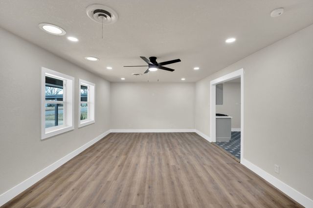 203 W Avenue K, Midlothian, TX 76065