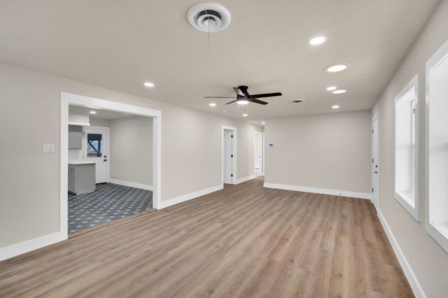 203 W Avenue K, Midlothian, TX 76065