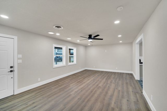 203 W Avenue K, Midlothian, TX 76065