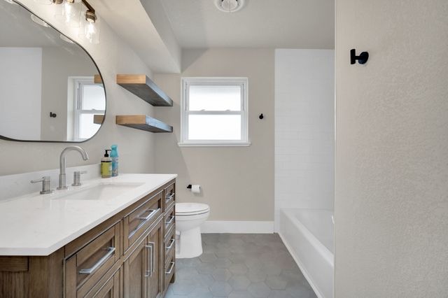 203 W Avenue K, Midlothian, TX 76065