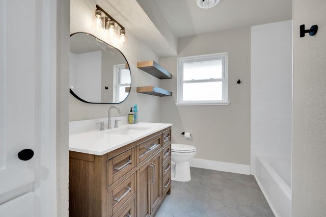 203 W Avenue K, Midlothian, TX 76065