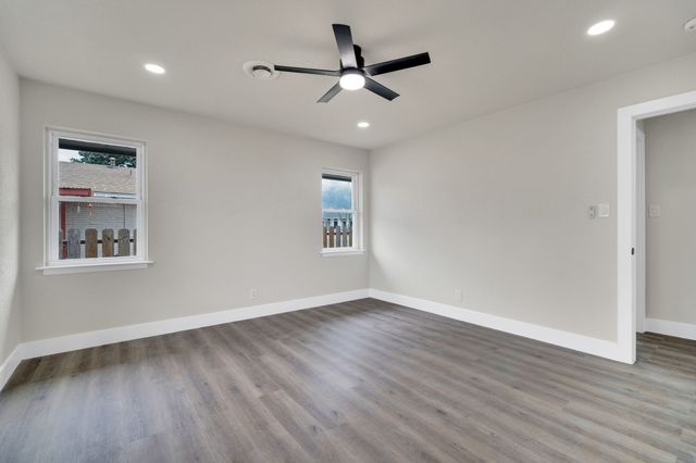 203 W Avenue K, Midlothian, TX 76065