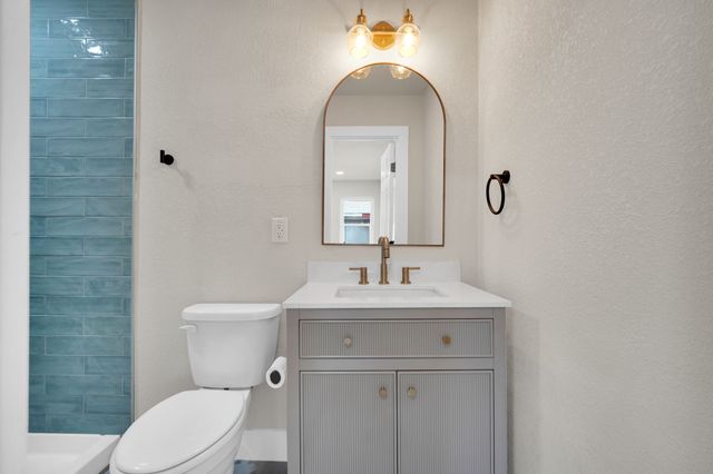 203 W Avenue K, Midlothian, TX 76065