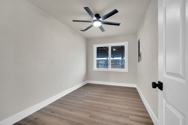 203 W Avenue K, Midlothian, TX 76065