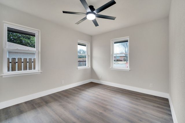 203 W Avenue K, Midlothian, TX 76065