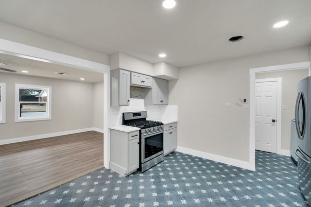 203 W Avenue K, Midlothian, TX 76065