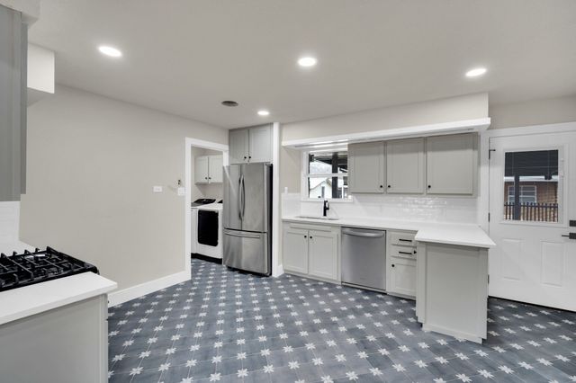 203 W Avenue K, Midlothian, TX 76065