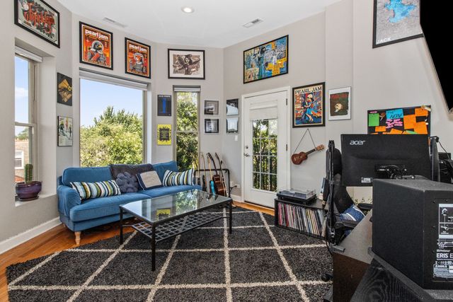 921 N Campbell Avenue 4N, Chicago, IL 60622