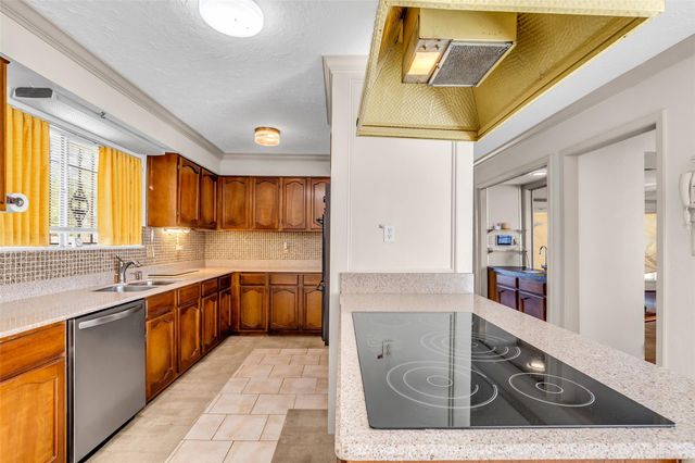 12326 Campos Drive, Houston, TX 77065