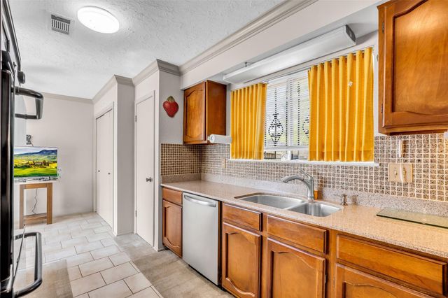 12326 Campos Drive, Houston, TX 77065