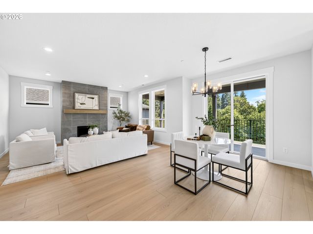 508 W 19TH St, La Center, WA 98629