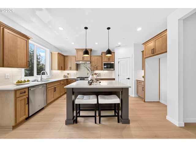508 W 19TH St, La Center, WA 98629