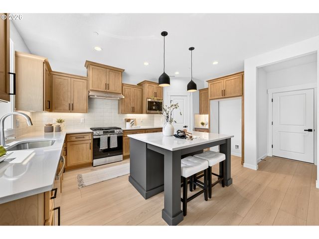 508 W 19TH St, La Center, WA 98629
