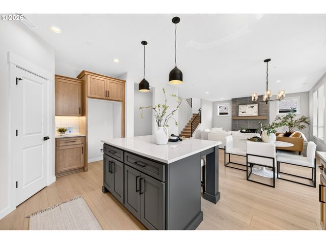 508 W 19TH St, La Center, WA 98629