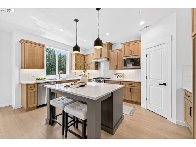 508 W 19TH St, La Center, WA 98629