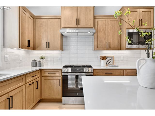 508 W 19TH St, La Center, WA 98629