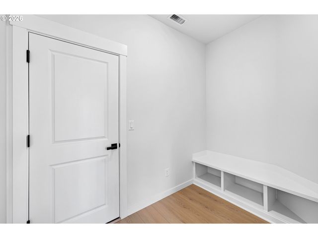 508 W 19TH St, La Center, WA 98629