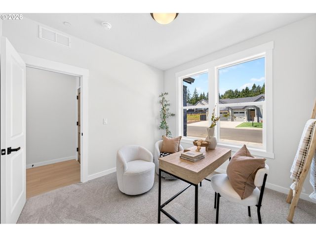 508 W 19TH St, La Center, WA 98629