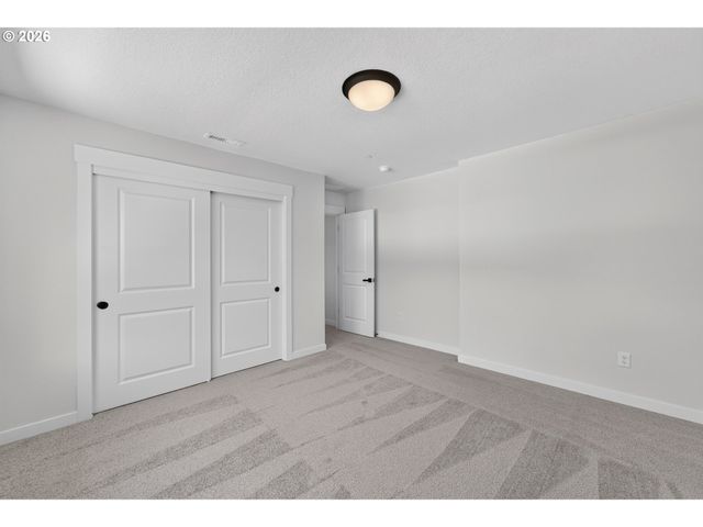 508 W 19TH St, La Center, WA 98629